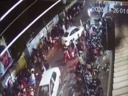 अब जबलपुर में चलती कार ने पुलिसवाले को बोनट पर घसीटा, देखिए चालक की करतूत का वीडियो