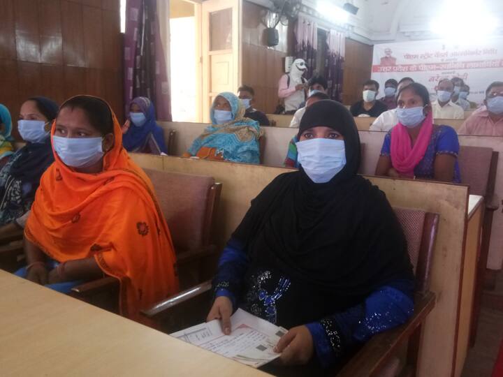 मेरठः पीएम मोदी से बात कर बोले रेहड़ी-पटरी वाले, प्रधानमंत्री ने हमारे दुःख-दर्द को समझा PM Narendra Modi interaction with PM swanidhi Yojana Beneficiries in Meerut ANN मेरठः पीएम मोदी से बात कर बोले रेहड़ी-पटरी वाले, प्रधानमंत्री ने हमारे दुःख-दर्द को समझा