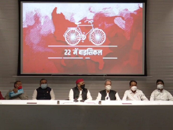 Many BSP congress Leaders Join Samajwadi Party up ANN यूपी में BSP-कांग्रेस को लगा बड़ा झटका, कई वरिष्ठ नेता समाजवादी पार्टी में हुए शामिल
