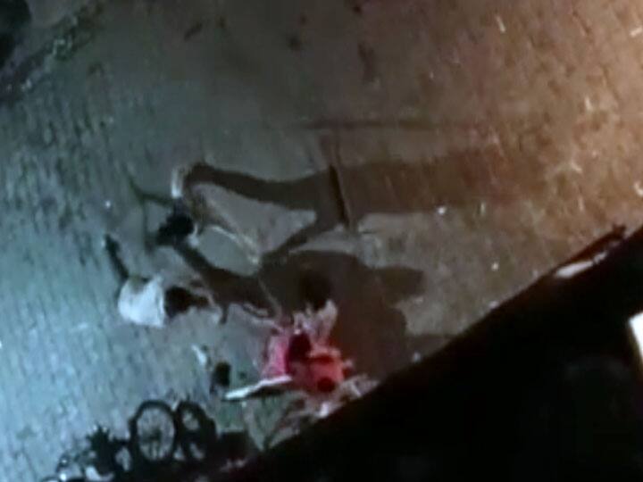 muzaffarnagar Bajrang Dal worker beaten husband and wife ann मुजफ्फरनगर में बजरंग दल के कार्यकर्ता की गुंडागर्दी, घर से बाहर निकालकर पति-पत्नी को पीटा