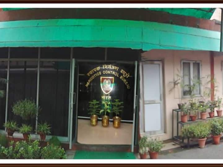 दीपिका पादुकोण की मैनेजर करिश्मा प्रकाश के घर NCB ने रेड की, घर से ड्रग्स मिलने के बाद भेजा समन