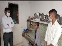 आगरा: पीएम मोदी से बात करने के बाद प्रीति की बदल गई किस्मत, मदद के लिये डीएम पहुंचे घर