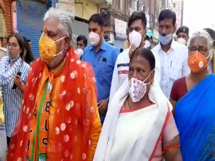 Bihar Election: Minister Prem Kumar violated code of conduct, reached to vote by imposing party symbol ann Bihar Election: मंत्री प्रेम कुमार ने आचार संहिता का किया उल्लंघन, पार्टी सिंबल लगाकर करने पहुंचे मतदान