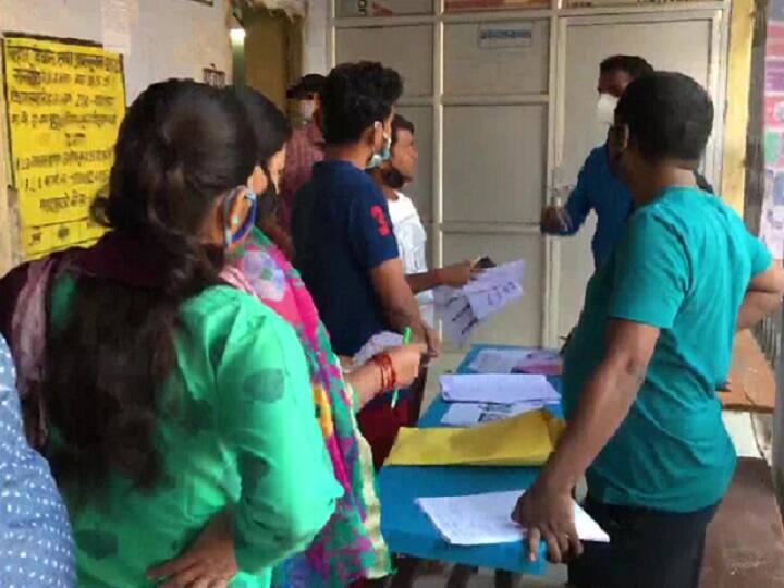  पहले चरण में आरजेडी के 42, कांग्रेस के 21, भाकपा (माले) के आठ उम्मीदवार महाठबंधन की तरफ से लड़ रहे हैं.