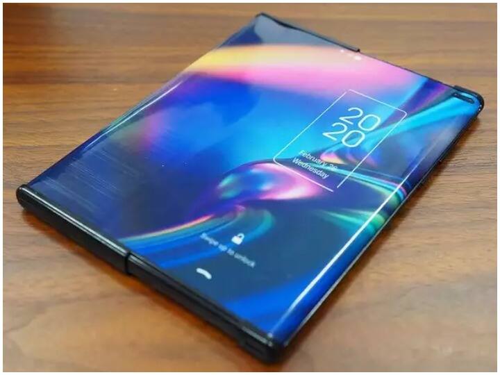 TCL is bringing world first rollable smartphone know the features of the phone जल्द मार्केट में आएगा दुनिया का पहला रोल होने वाला स्मार्टफोन, इस कंपनी ने की घोषणा