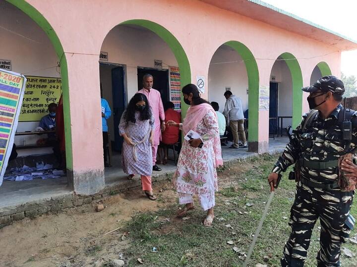बीजेपी उम्मीदवार और शूटर श्रेयसी सिंह भी वोट डालने बूथ पर पहुंची
