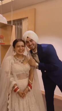 नेहा कक्कड़ और रोहनप्रीत की शादी का चंडीगढ़ में हुआ रिसेप्शन, देखिए पार्टी की Inside Photos