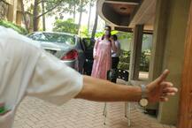 In Pics: करीना कपूर खान ने किया एक बार फिर बेबी बंप फ्लॉन्ट, चेहरे पर दिखा प्रेग्नेंसी का ग्लो