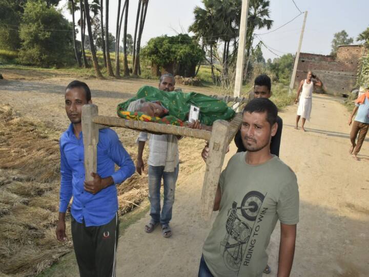 Bihar Polls: लोकतंत्र के महापर्व में बुजुर्गों ने दिखाया जोश, कोई व्हीलचेयर तो कोई खाट पर करने आए वोट Bihar Polls: Elders showed enthusiasm in the mahaparva of democracy, some wheelchairs and some came to fight on the cot ann Bihar Polls: लोकतंत्र के महापर्व में बुजुर्गों ने दिखाया जोश, कोई व्हीलचेयर तो कोई खाट पर करने आए वोट