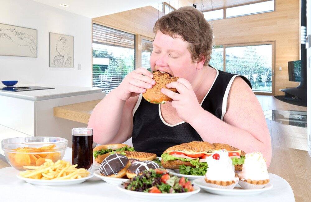 New research reveals that overeating can cause heart attack ठूस ठूस कर खाना खाना है बेहद हानिकारक, हार्ट अटैक का हो सकता है खतरा