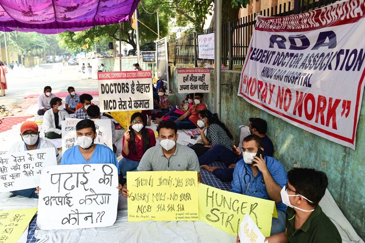 Hindu Rao hospital doctors break hunger strike, return to work ann हिन्दू राव अस्पताल के डॉक्टरों ने तोड़ा अनशन, काम पर लौटे