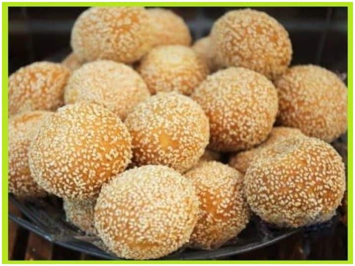 Winter Diet: इम्यूनिटी समेत इन वजहों से तिल के लड्डू को बना सकते हैं डाइट का हिस्सा Winter Diet: Why you should have Til Ke Laddu during winter season Winter Diet: इम्यूनिटी समेत इन वजहों से तिल के लड्डू को बना सकते हैं डाइट का हिस्सा