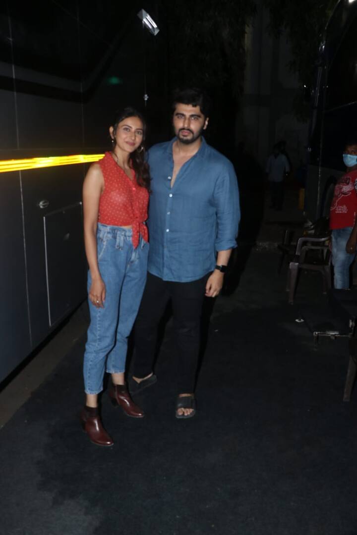 दरअसल, दोनों इन दिनों अपने आने वाले प्रोजेक्ट की शूटिंग कर रहे हैं. (Photo Credit: Manav Maglani Instagram) 