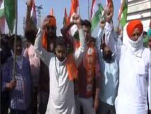 जम्मू: BJP कार्यकर्ताओं की हत्या मामले में BJYM ने किया विरोध प्रदर्शन, कहा- पीएम मोदी इन राजनेताओं को करें दोबारा नजरबंद