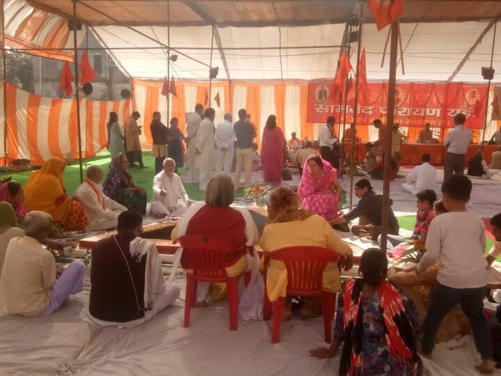 Saamved parayan yagya in tyagi hostel of meerut ANN  मेरठः अब कोरोना और वायु प्रदूषण से निजात दिलायेगा सामवेद पारायण यज्ञ