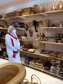 प्रधानमंत्री ने ‘एकता मॉल’ का उद्घाटन किया, जम्मू कश्मीर, पूर्वोत्तर के स्टॉल पर भी गए