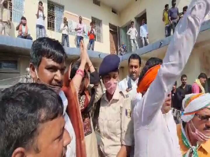 उन्होंने जनता से अपील की, कि आप सभी विकास के मुद्दे पर वोट करें और नीतीश कुमार को जिताने की अपील की.