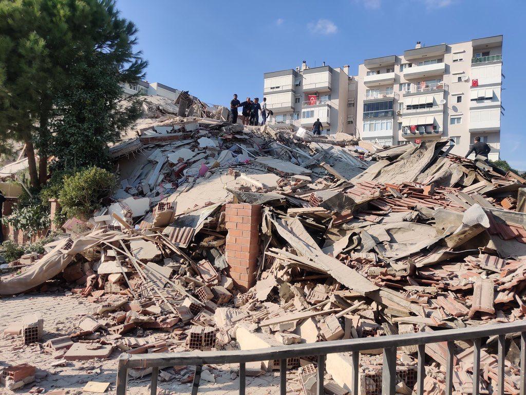 See Photos Earthquake Strikes Turkey | तुर्की में शक्तिशाली भूकंप, छह  इमारतें ध्वस्त, तस्वीरें देखकर दिल दहल जाएगा