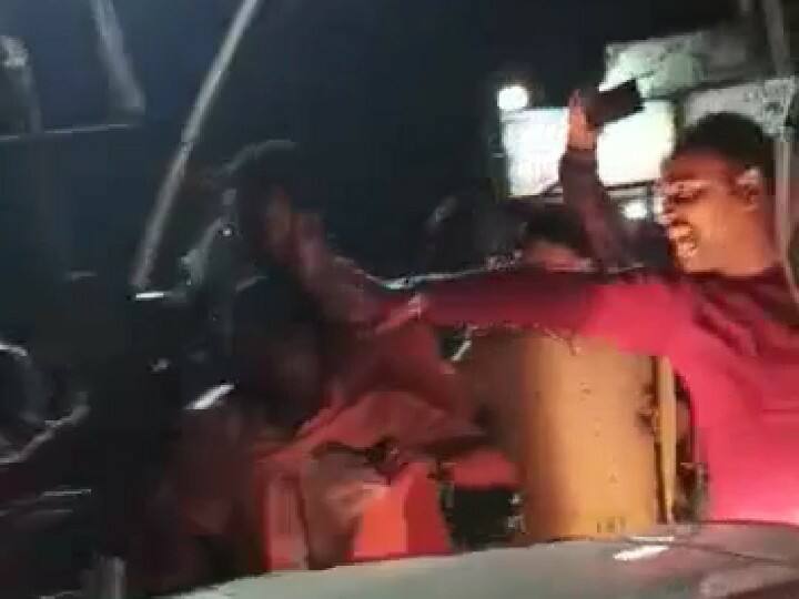 Bihar Election: Congress and JDU workers clashed during election campaign, fiercely beaten ann Bihar Election: चुनाव प्रचार के दौरान आपस में भिड़े कांग्रेस और JDU के कार्यकर्ता, जमकर की मारपीट