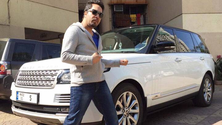 मीका सिंह: मीका Range Rover Autobiography Limo से चलते हैं जिसकी कीमत इंडिया में 3.75 करोड़ रु. है.