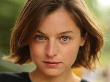 5 अभिनेत्रियां जो परदे पर जीवंत कर रहीं प्रिंसेस डायना का किरदार, देखिए तस्वीरें