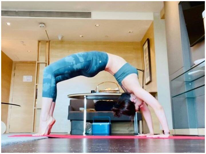 Kriti Sanon latest workout photo goes viral over social media कृति सैनन ने वर्क आउट करते शेयर की लेटेस्ट तस्वीर, तेजी से हो रही है वायरल
