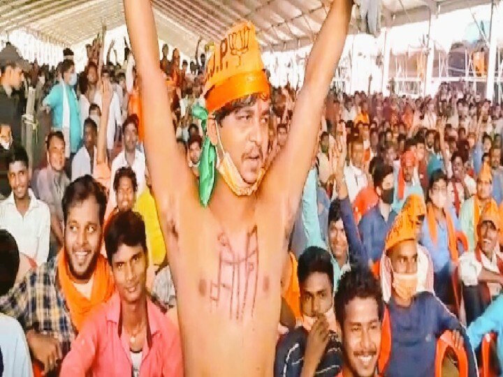 Bihar Election: youth ripped off his chest, wrote 'Modi', reached Prime Minister's meeting Bihar Election: सीना चीर कर शख्स ने लिखा 'मोदी', प्रधानमंत्री की सभा में पहुंचा