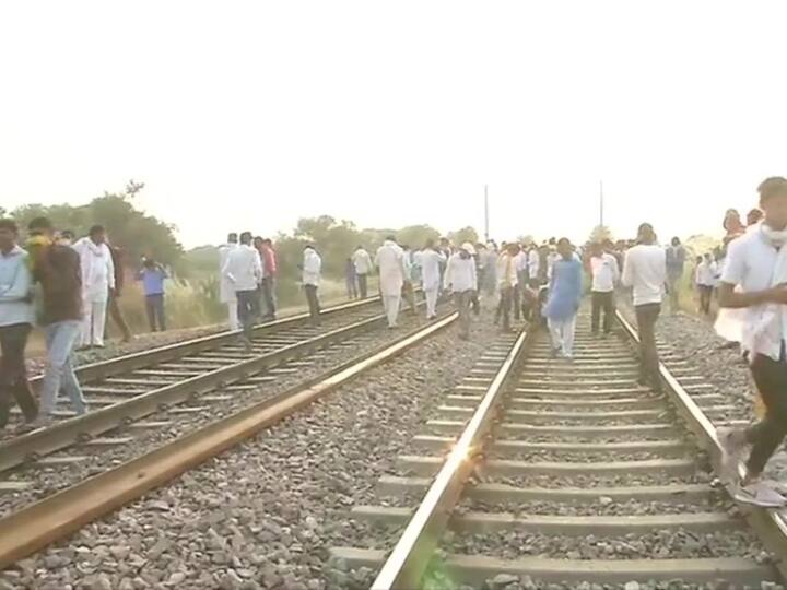 गुर्जरों के आंदोलन का आज तीसरा दिन, सरकार ने कहा- बातचीत के लिए दरवाजे खुले Gujjar Quota Protest In Rajasthan today third day गुर्जरों के आंदोलन का आज तीसरा दिन, सरकार ने कहा- बातचीत के लिए दरवाजे खुले