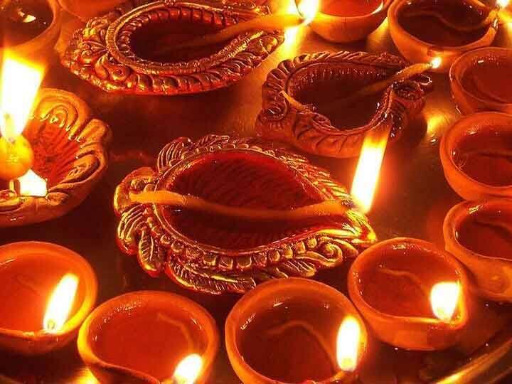 जानें, किस दिशा में दीपक की लौ रखने से मिलती है धन सपंदा Keeping the flame of the lamp in this direction gives you wealth support जानें, किस दिशा में दीपक की लौ रखने से मिलती है धन सपंदा