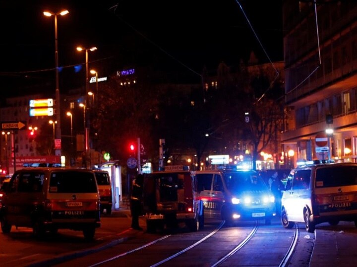 Terrorist attack in Vienna, Several people are dead and at least one attacker also killed ऑस्ट्रिया की राजधानी विएना में मुंबई जैसा आतंकी हमला, एक आतंकी समेत कई लोगों के मारे जाने की खबर