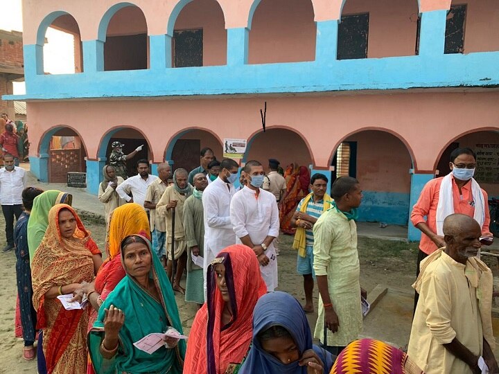 Bihar Election: Chirag paswan cast his vote at his home district Khagariya ann बिहार चुनाव: एलजेपी अध्यक्ष चिराग पासवान ने अपने गृह जिले में किया मतदान