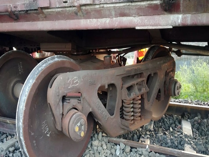 six coaches of empty goods train derailed on Kasganj Farrukhabad rail route UP: कासगंज-फर्रुखाबाद रेल मार्ग पर खाली मालगाड़ी के 6 डिब्बे पटरी से उतरे, जान माल का नुकसान नहीं