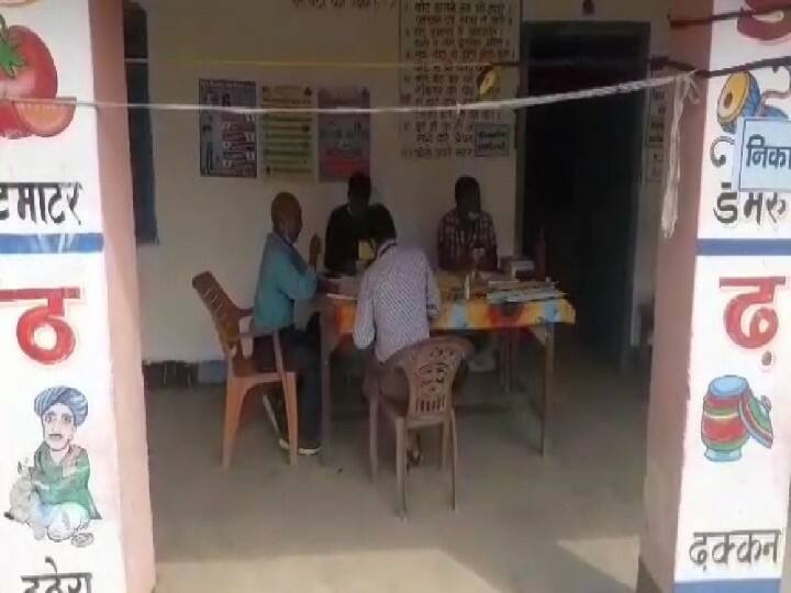 Bihar Election: पुल नहीं बनने से नाराज ग्रामीणों ने किया वोट बहिष्कार, प्रशासन कर रही मतदान करने की अपील Bihar Election: Villagers angry over not building bridge, boycott vote, administration is appealing to vote ann Bihar Election: पुल नहीं बनने से नाराज ग्रामीणों ने किया वोट बहिष्कार, प्रशासन कर रही मतदान करने की अपील