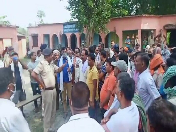 Bihar Election: पुल नहीं बनने से नाराज ग्रामीणों ने किया वोट बहिष्कार, प्रशासन कर रही मतदान करने की अपील