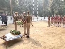 मुजफ्फरनगर: अहम वारदातों का खुलासा करने वाली टिंकी का निधन, पुलिस अफसरों ने दी अंतिम विदाई