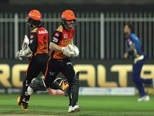 SRH vs MI: हैदराबाद ने मुंबई को मात देकर प्लेऑफ के लिए किया क्वालीफाई, वॉर्नर-साहा रहे जीत के हीरो