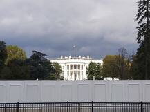 राष्ट्रपति चुनाव: नतीजों से पहले अमेरिका में हिंसा का डर, कई इलाकों में दफ्तर-दुकानें एहतियातन सील