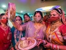 Karwa Chauth 2020: करवा चौथ व्रत की थाली कैसे सजाएं, क्या होता है इसका महत्व, जानें