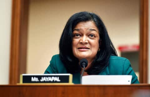 US Election 2020: प्रमिला जयपाल लगातार तीसरी बार अमेरिकी कांग्रेस के लिए चुनी गईं, 70% वोट से रिपब्लिकन को दी मात US Election 2020: प्रमिला जयपाल लगातार तीसरी बार अमेरिकी कांग्रेस के लिए चुनी गईं, 70% वोट से रिपब्लिकन को दी मात