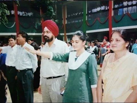 तापसी पन्नू - बॉलीवुड में तापसी की आज एक अलग ही पहचान है लेकिन फेमस होने से पहले तापसी का अंदाज़ कुछ ऐसा था.