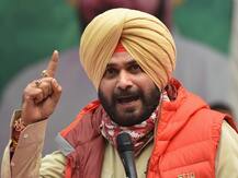 सिद्धू का मोदी सरकार पर शायराना तंज, कहा- अमीर के घर में बैठा कौआ भी मोर नज़र आता है..