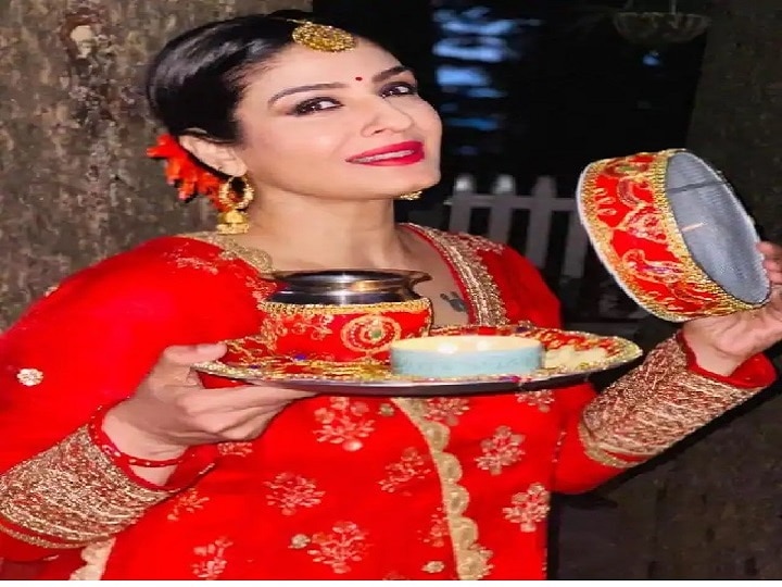 Karva Chauth 2020: Bollywood celebs celebrated Karva Chauth in a special way this time, see photo Karwa Chauth 2020: बॉलीवुड सेलेब्स ने इस बार खास अंदाज में मनाया करवा चौथ, देखें तस्वीरें