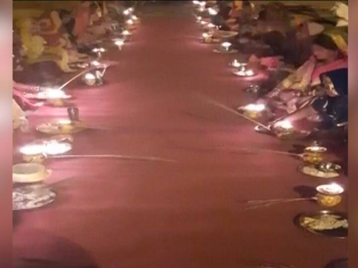 लखनऊः सेंट्रल जेल की कैदियों ने जेल में ही मनाया करवाचौथ, की पति की लंबी उम्र की कामना Lucknow central jail preparation for Karwa chauth लखनऊः सेंट्रल जेल की कैदियों ने जेल में ही मनाया करवाचौथ, की पति की लंबी उम्र की कामना