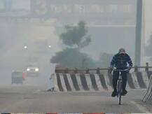 दिन प्रतिदिन खराब होती जा रही गाजियाबाद की हवा, लोगों की आंखों में पानी और सीने में जलन