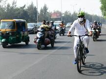 यूपीः इस वजह से साइकिल से ऑफिस जा रहे योगी के ये मंत्री, लोगों से भी की अपील