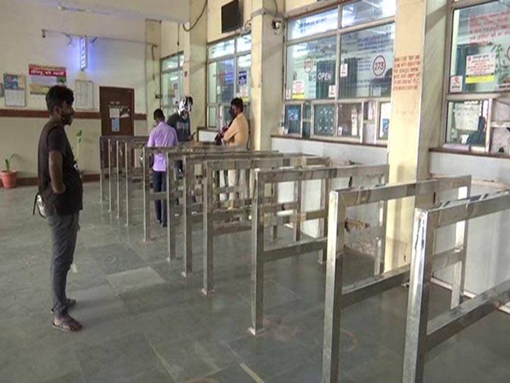 देहरादून: त्यौहारी सीजन में ट्रेनों से भीड़ नदारद, कोरोना काल के चलते पहले ही लौट चुके हैं प्रवासी No crowd in special Train running on Festival season ann देहरादून: त्यौहारी सीजन में ट्रेनों से भीड़ नदारद, कोरोना काल के चलते पहले ही लौट चुके हैं प्रवासी