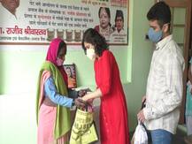 यूपी: कोई भूखा न सोये इस तर्ज पर काम करता है उरई का ये अनोखा अनाज बैंक, कोरोना काल में बना वरदान