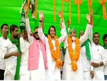 In Pics: तेज प्रताप यादव जब पहुंचे महुआ, तब इस अंदाज में समर्थकों ने किया उनका स्वागत