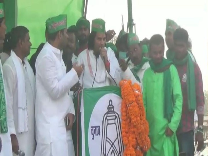 लेकिन इस बार के चुनाव में तेज प्रताप यादव महुआ विधानसभा को छोड़कर हसनपुर विधानसभा से चुनावी मैदान में हैं.