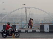 दिल्ली: सर्दी बढ़ने के साथ ही बढ़ा प्रदूषण का स्तर, बवाना में 430 पर पहुंचा AQI का स्तर